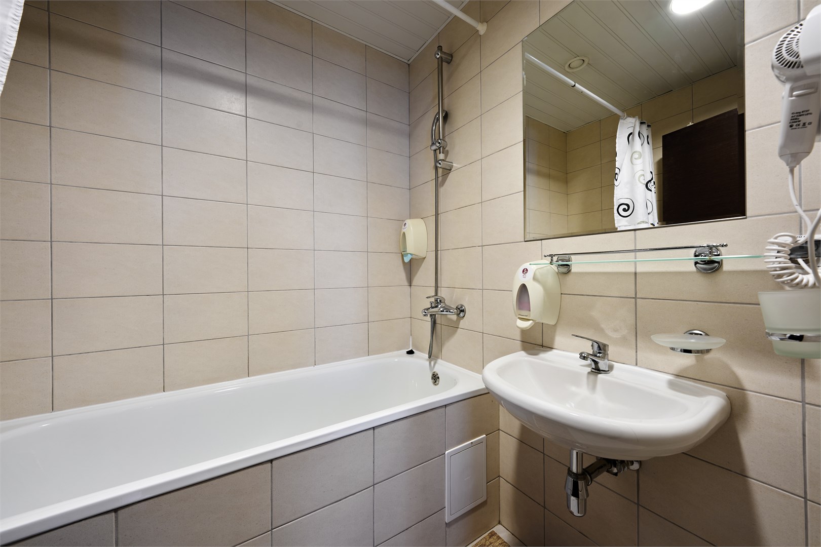 3-комнатные апартаменты с отдельной кухней  (Спорт 3*): Фотография 4