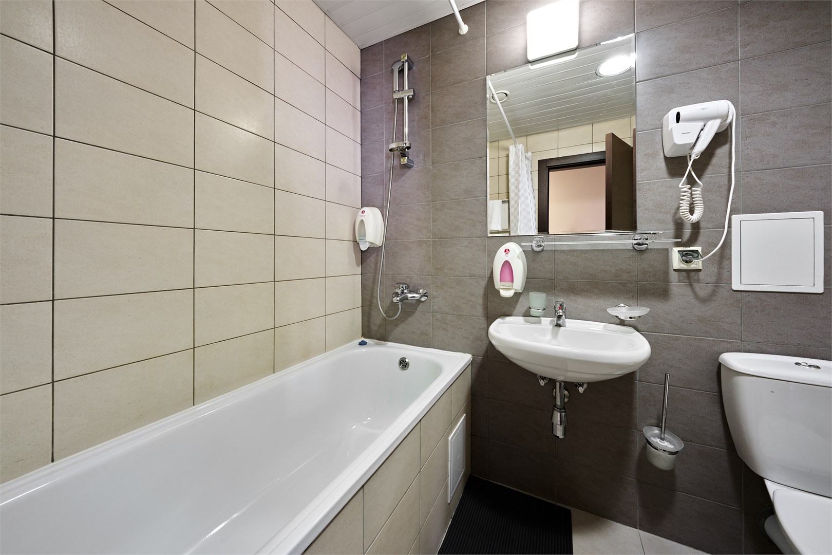 2-комнатные апартаменты с отдельной кухней (Спорт 3*): Фотография 7